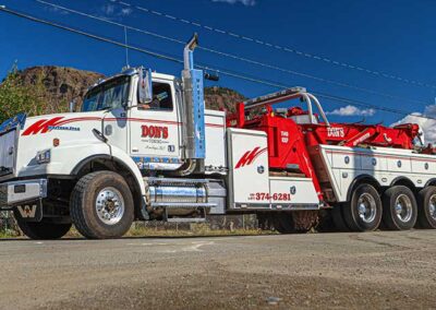 Dons Towing large truck on site-thumbnail